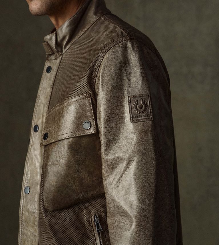 Men's Racemaster Air Jacket in Dark Sand.